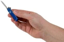 Victorinox Classic Alox Blue 0.6221-22R4.KTE1 Knivesandtools Edition, Swiss Pocket Knife -Victorinox Store VT0 6221 22R4 KTE1 06 victorinox